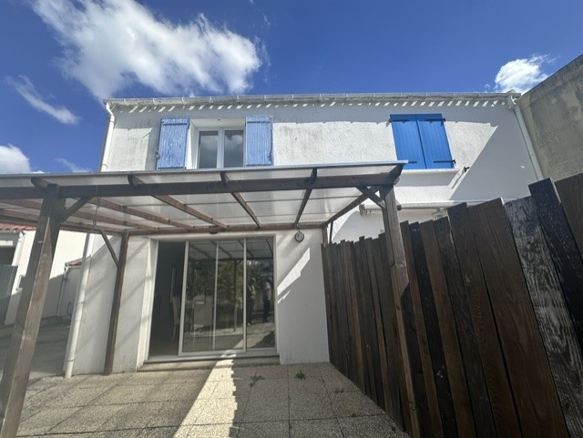 MAISON AVEC GARAGE EN CENTRE VILLE