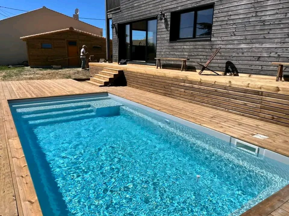 Maison récente en bois de 2018 avec piscine chauffée